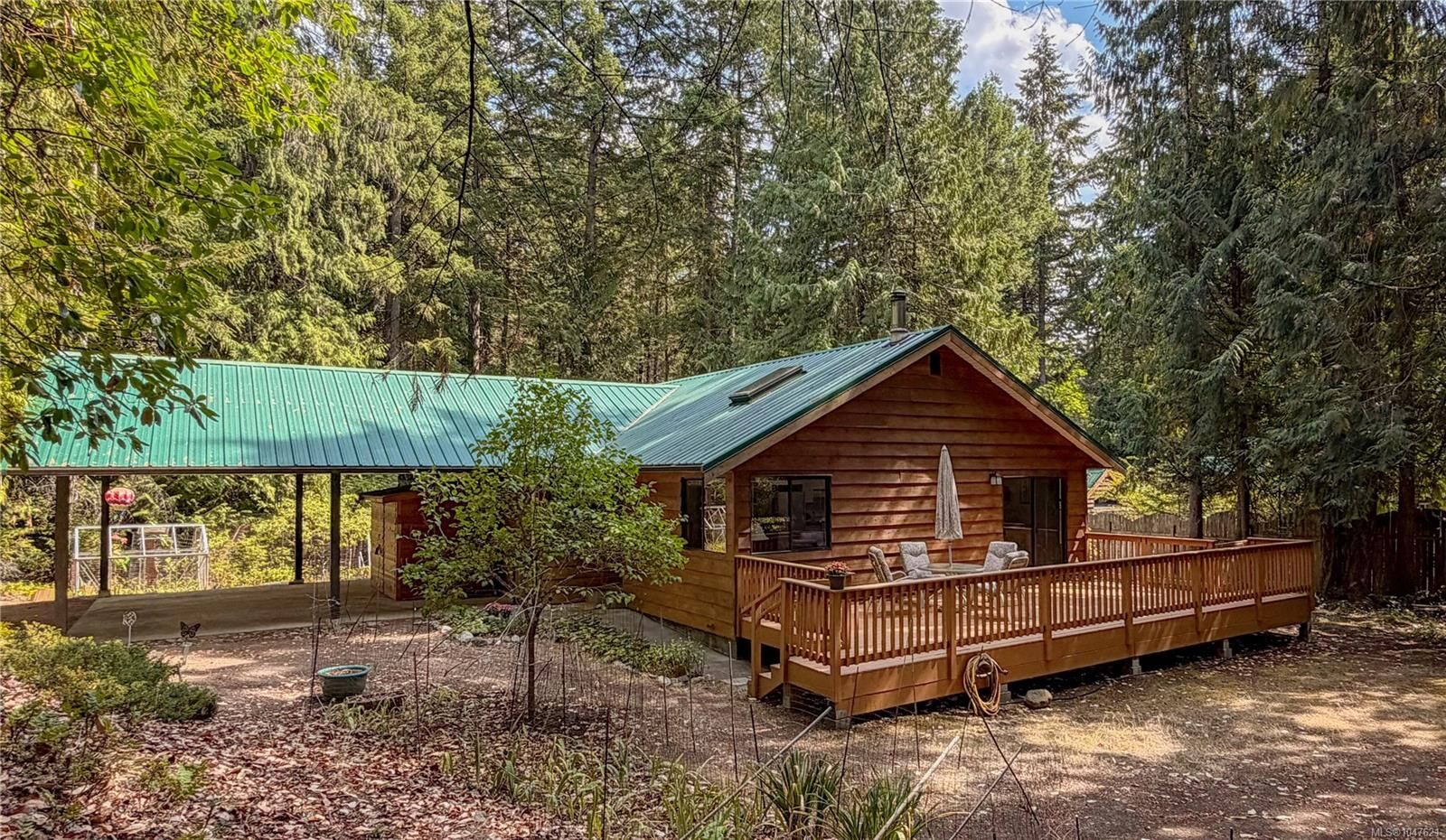 Property Photo: 920 Carmen Cres BC V0R 1X2