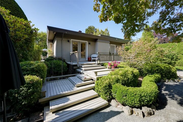 Property Photo: 1557 Edgemont Rd BC V8N 4P7