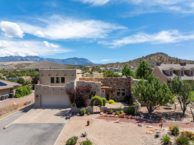 Property Photo:  738 N High Ground Dr  UT 84783 