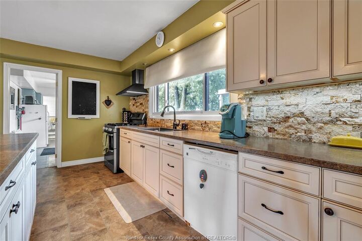 Property Photo:  1233 County Rd 27  ON N8L 1B7 