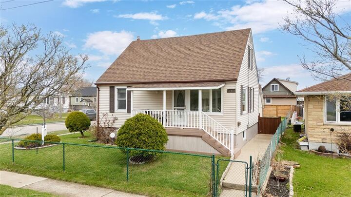 748 Alexander Street — photo 1