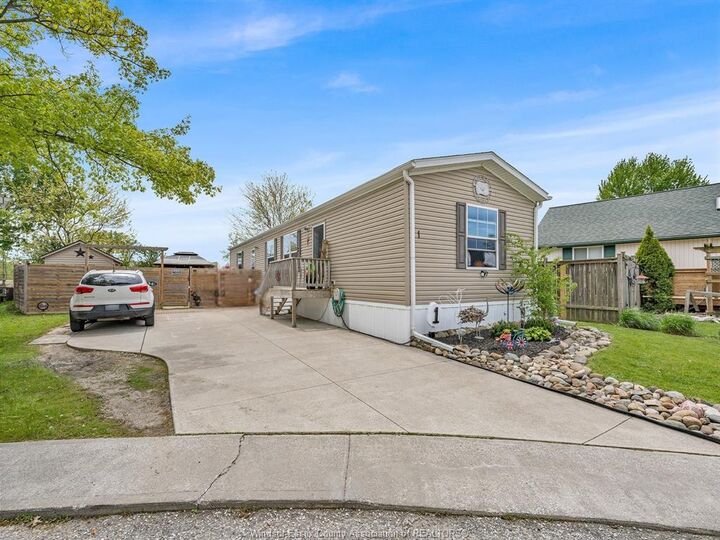 Property Photo: 1 Oak Court ON N0R 1J0