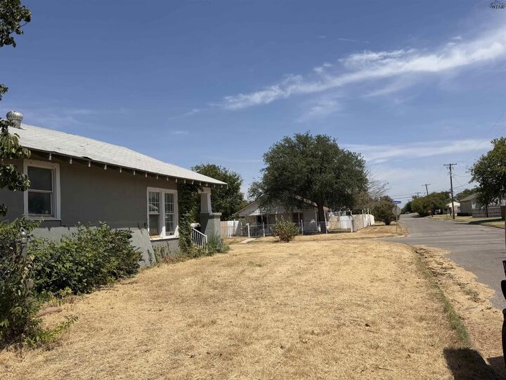 Property Photo: 2814 Lebanon Road TX 76309