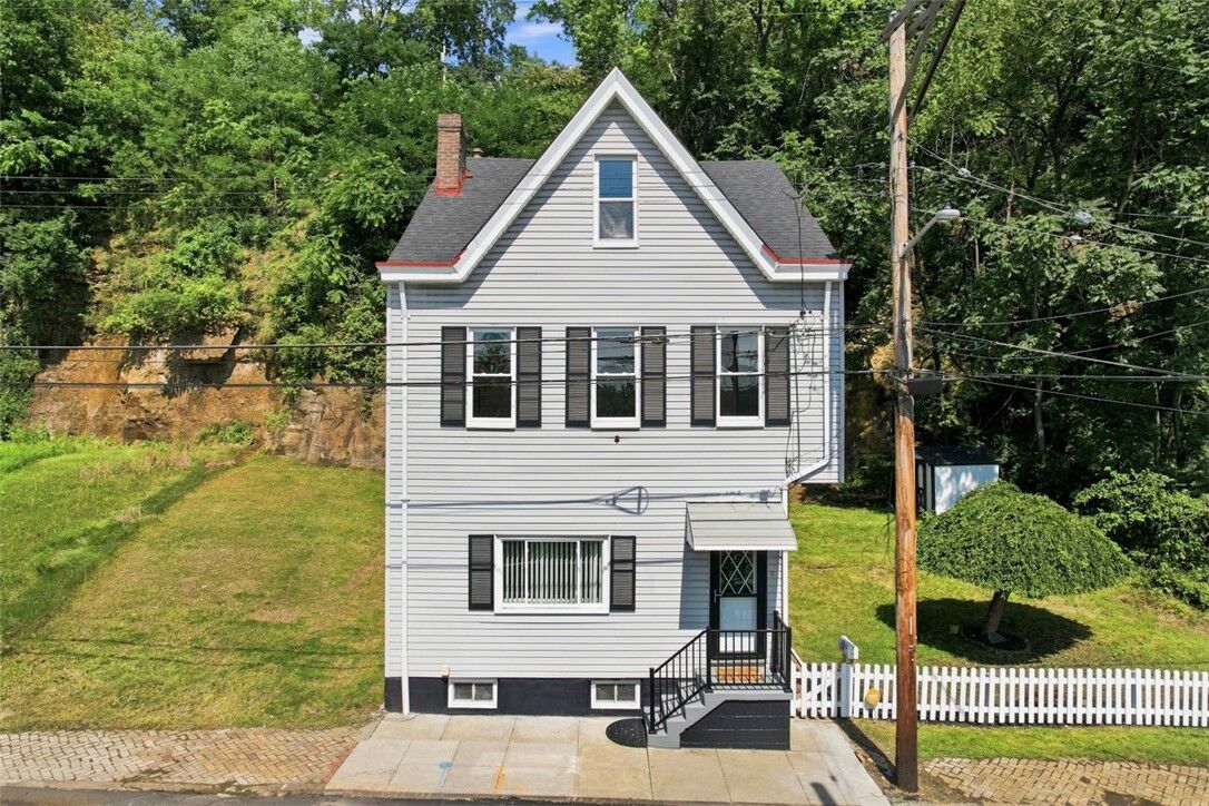 Property Photo: 1042 Goehring St PA 15212