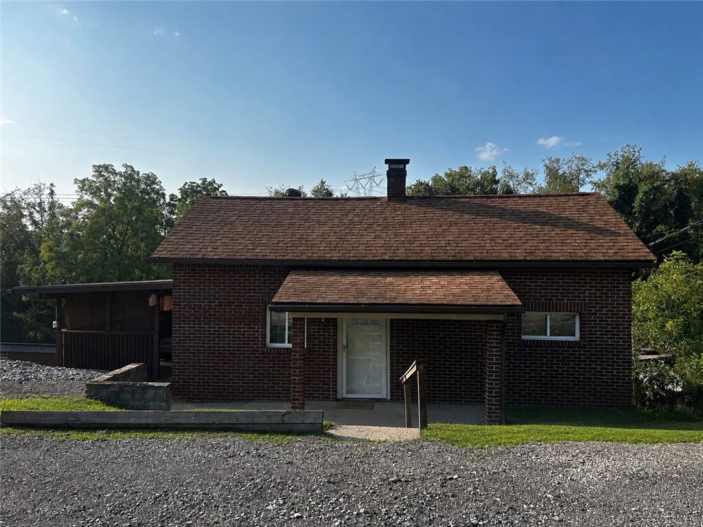 Property Photo:  2009 Main Street  PA 15623 