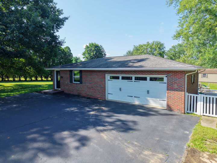 Property Photo: 204 Gregg PA 16037