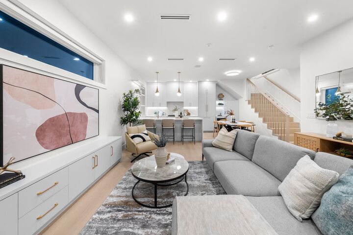 Property Photo: 1582 E 2nd Avenue 1 BC V5N 1C7