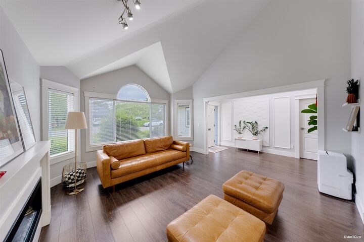 Property Photo:  6288 Crescent Place  BC V4K 4V2 