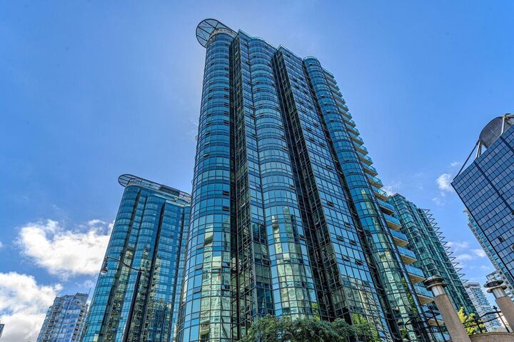 Property Photo:  588 Broughton Street 1806  BC V6G 3E3 