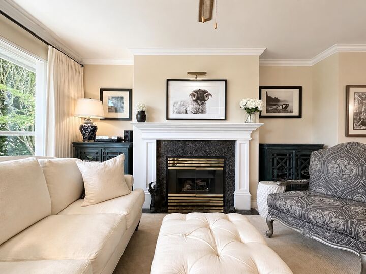Property Photo: 1250 55 Street 204 BC V4M 3K3