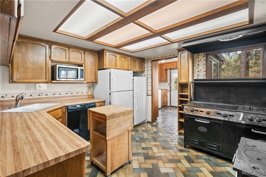Property Photo: 1172 Or 1160 1/2 Mound Street CA 92314