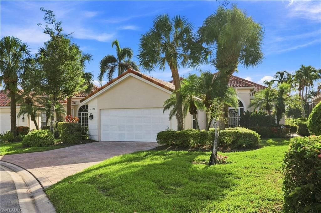 Property Photo: 4470 Novato Ct FL 34109