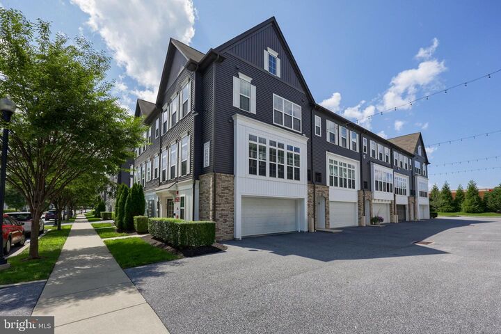 Property Photo:  812 Mayer Place  PA 17601 