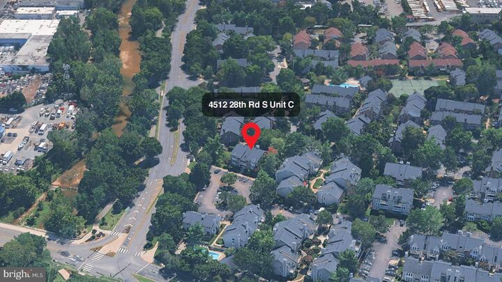 Property Photo: 4512 28th Road S 11-13 VA 22206