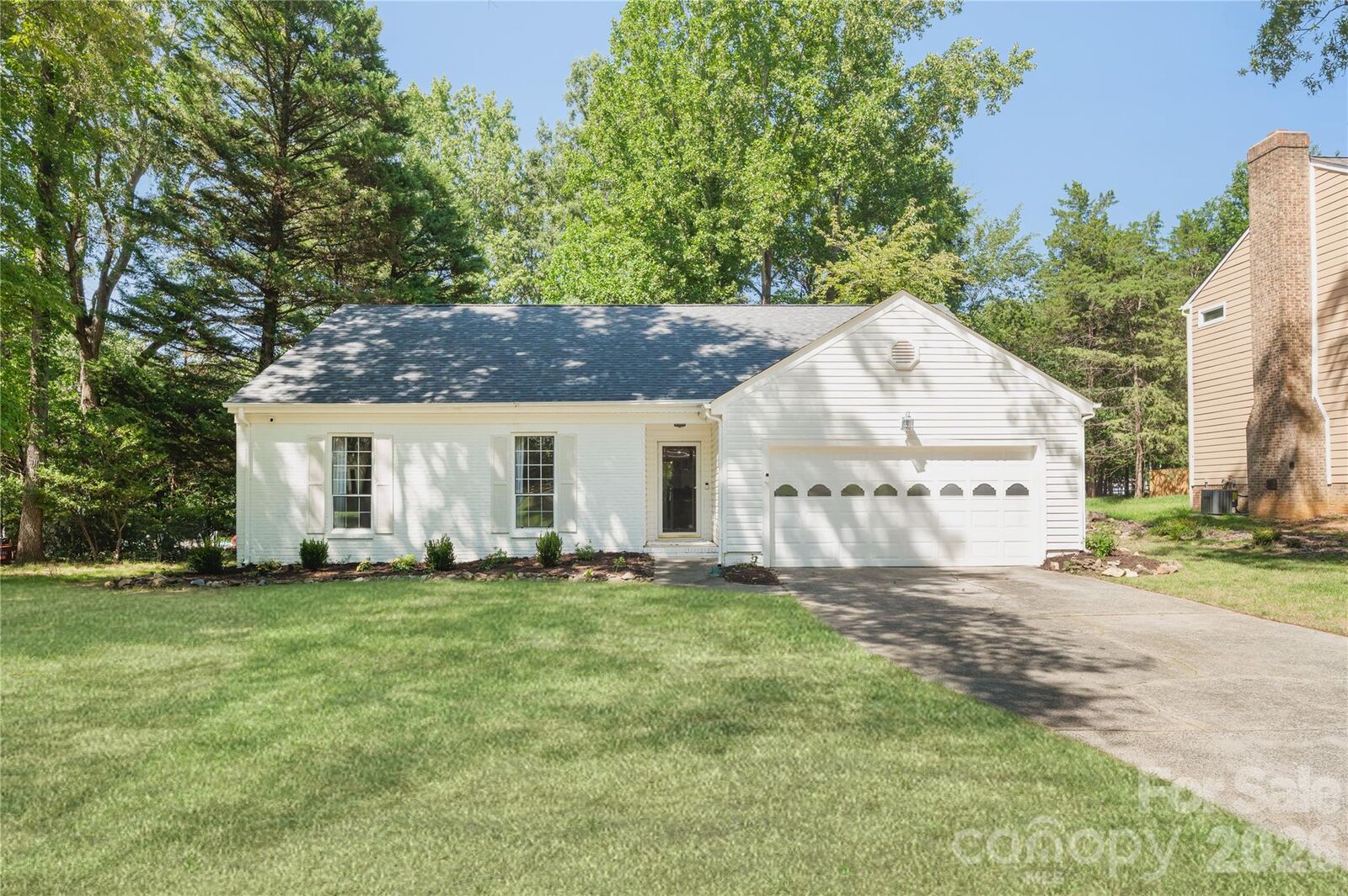 Property Photo: 8805 Golf Ridge Drive NC 28277