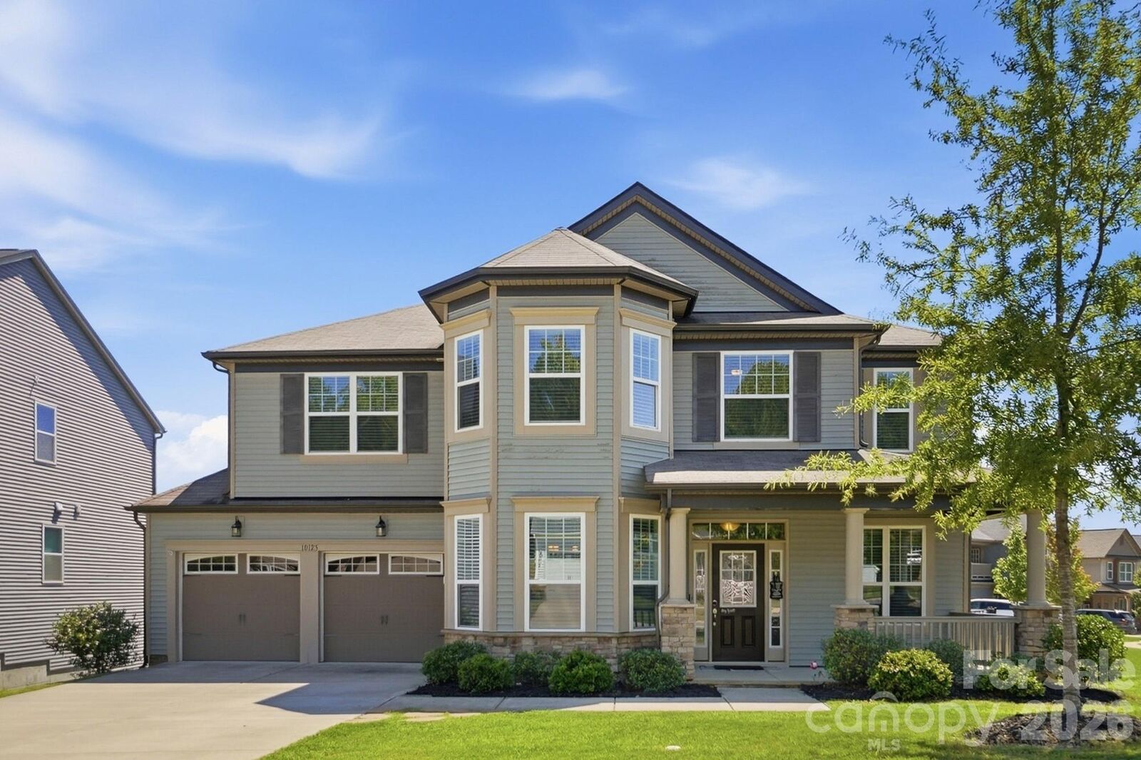 Property Photo: 10125 Castlebrooke Drive NC 28027