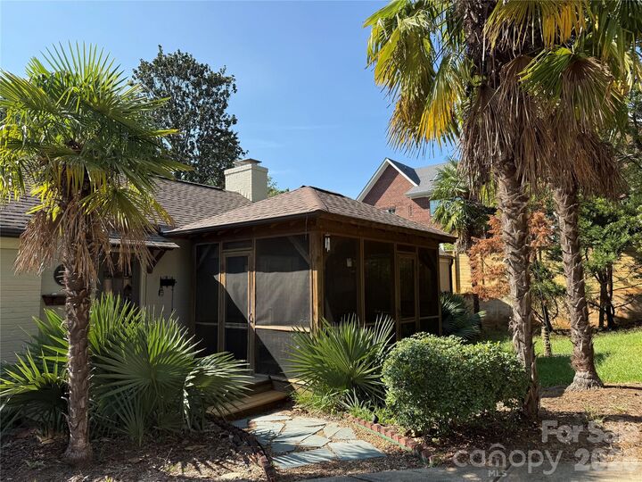 Property Photo:  2218 Norcross Place  NC 28205 
