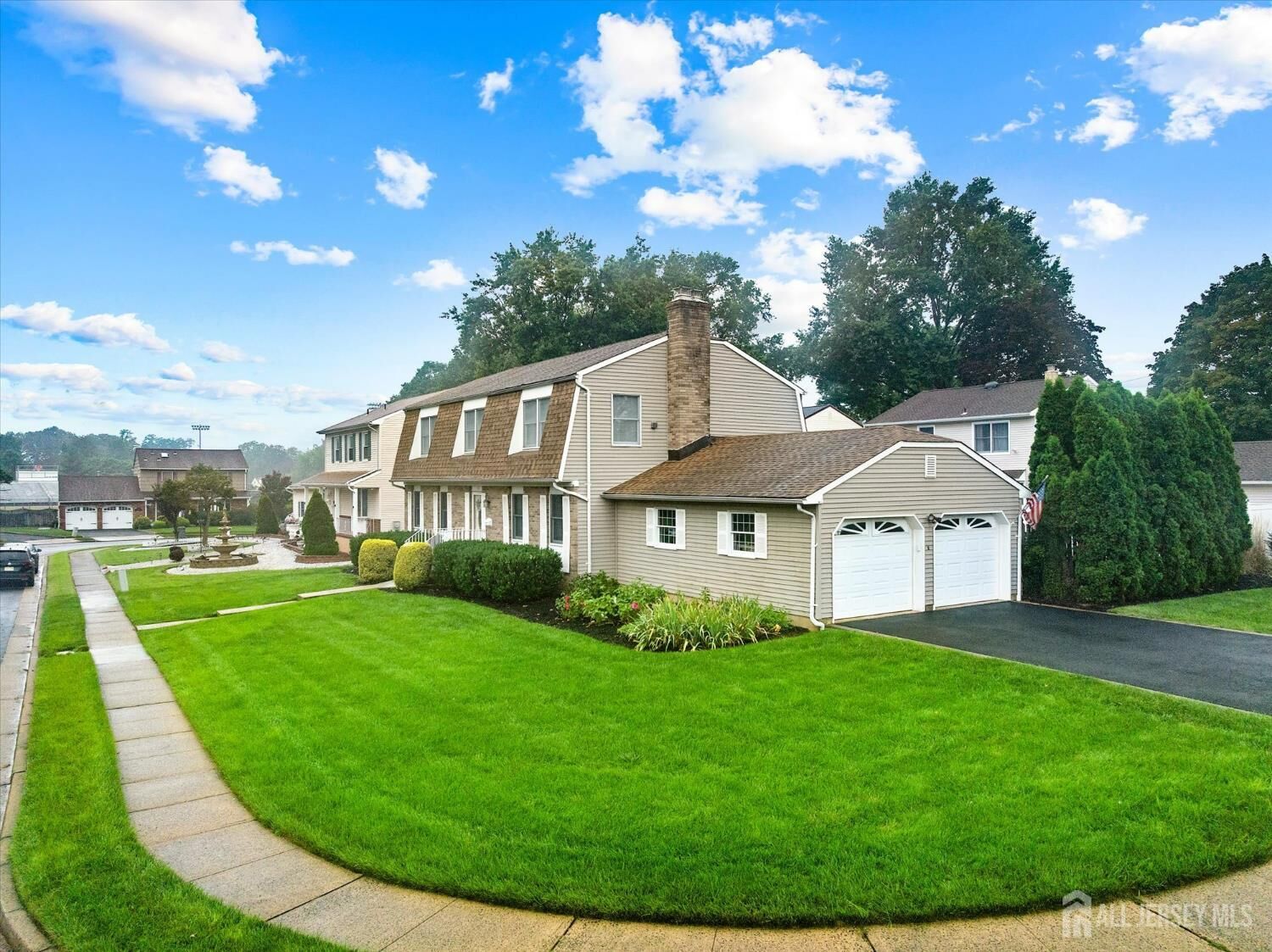 Property Photo:  12 Holly Park Drive  NJ 07080 