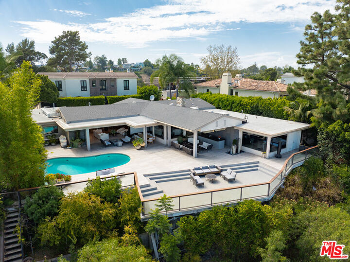 Property Photo:  2052 Stradella Rd  CA 90077 
