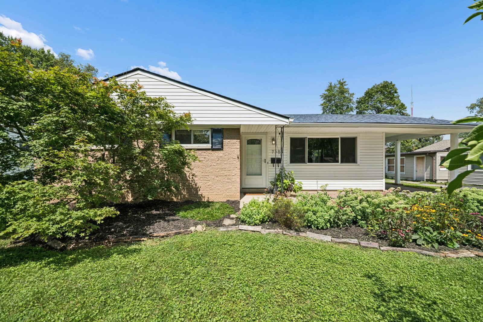 Property Photo: 738 Kettering Road OH 43202