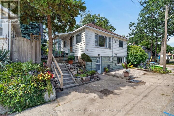 Photo de la propriété:  13 Warwick Avenue  ON N0M 1T0 