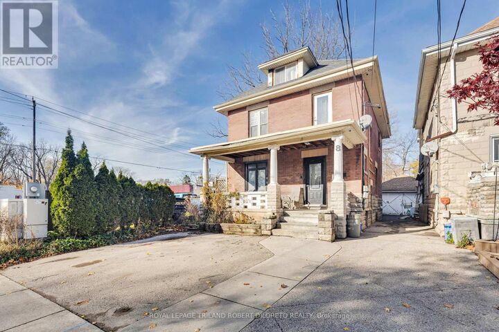 8 Bruce Street — photo 1