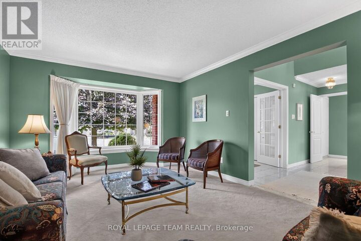 Property Photo: 19 Slade Crescent ON K2K 2L1