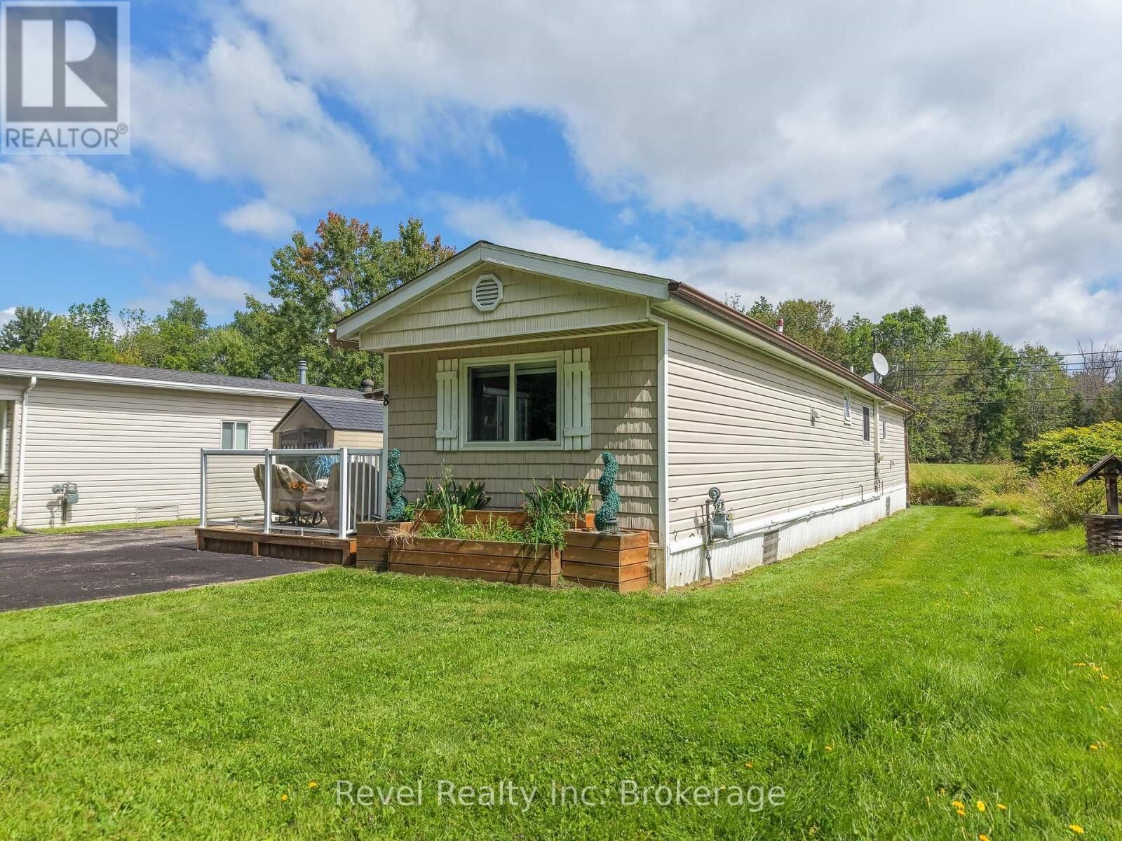 Property Photo:  395 Riverbend Road 8  ON P1B 8Z4 