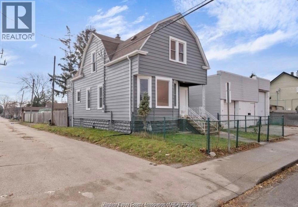 Property Photo:  637 Tuscarora  ON N9A 3M3 