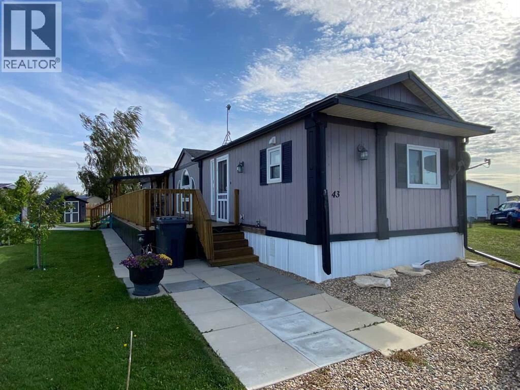 Property Photo:  43 Roseglen Close  AB T0J 2W0 