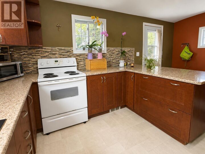 Property Photo:  334 Morse Street  ON P7A 1G3 