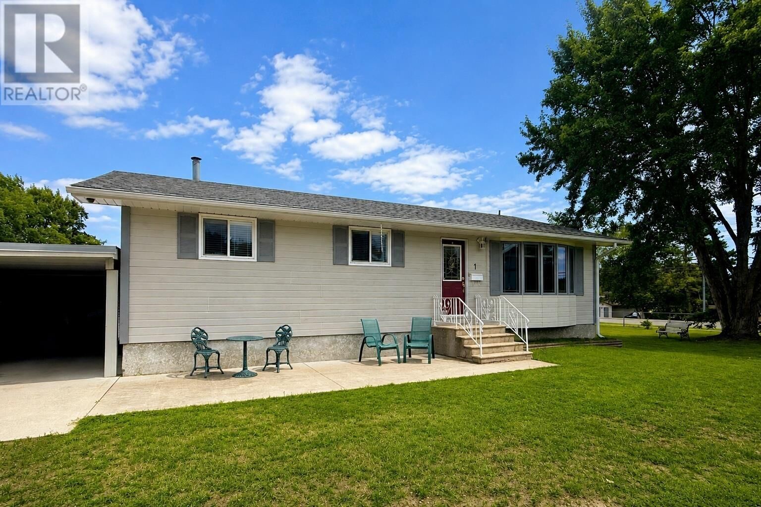 Property Photo: 1 Kirkpatrick Ave ON P9N 4K5