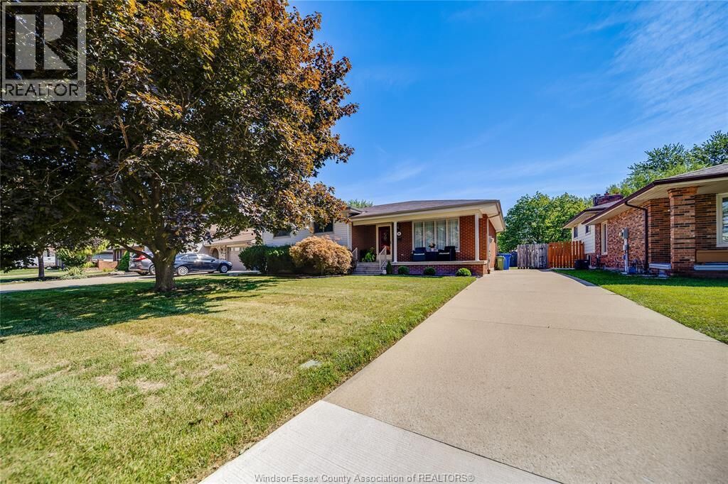 Property Photo:  380 Woodridge Drive  ON N8N 3A8 