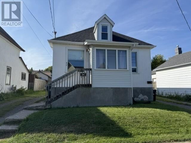 Property Photo:  42 Ontario St  ON P7B 3E9 