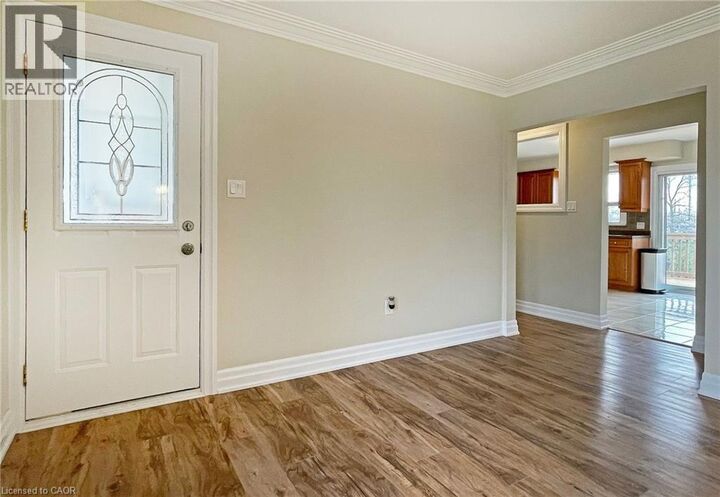 Property Photo: 6 Myrtle Avenue Upper ON L2M 5W1
