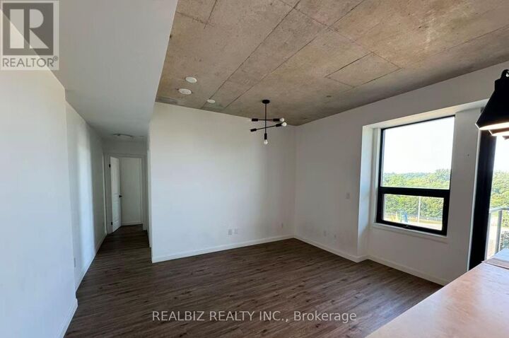 Property Photo:  7 Erie Avenue West 512  ON N3S 0K5 