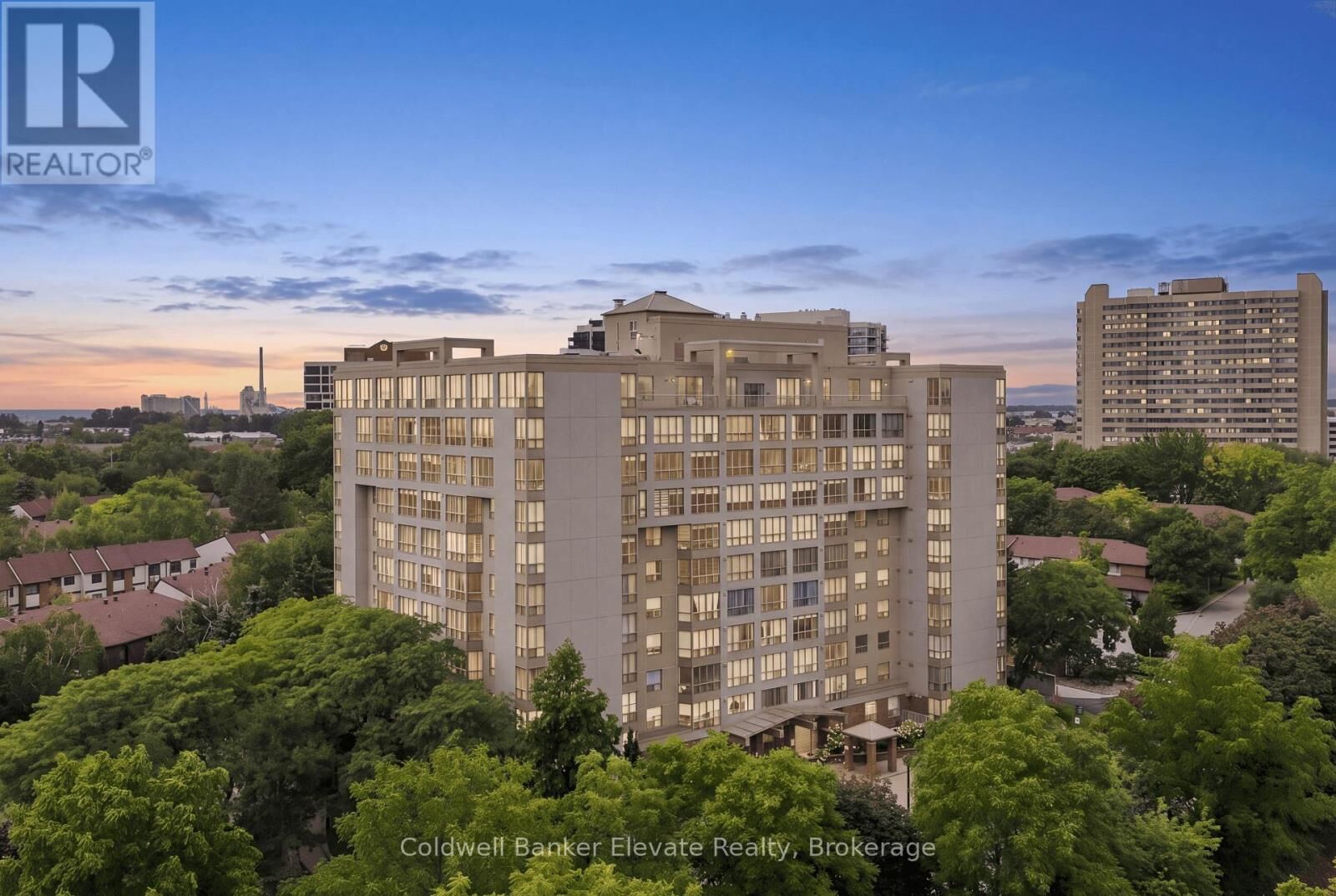Property Photo:  1110 Walden Circle 312  ON L5J 4R3 