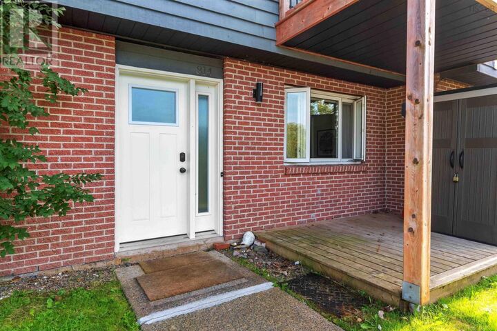 Property Photo: 8 Blomidon Terrace 814 NS B4P 2G9