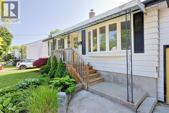 Property Photo:  898 Grandview Avenue  ON N7V 3X2 