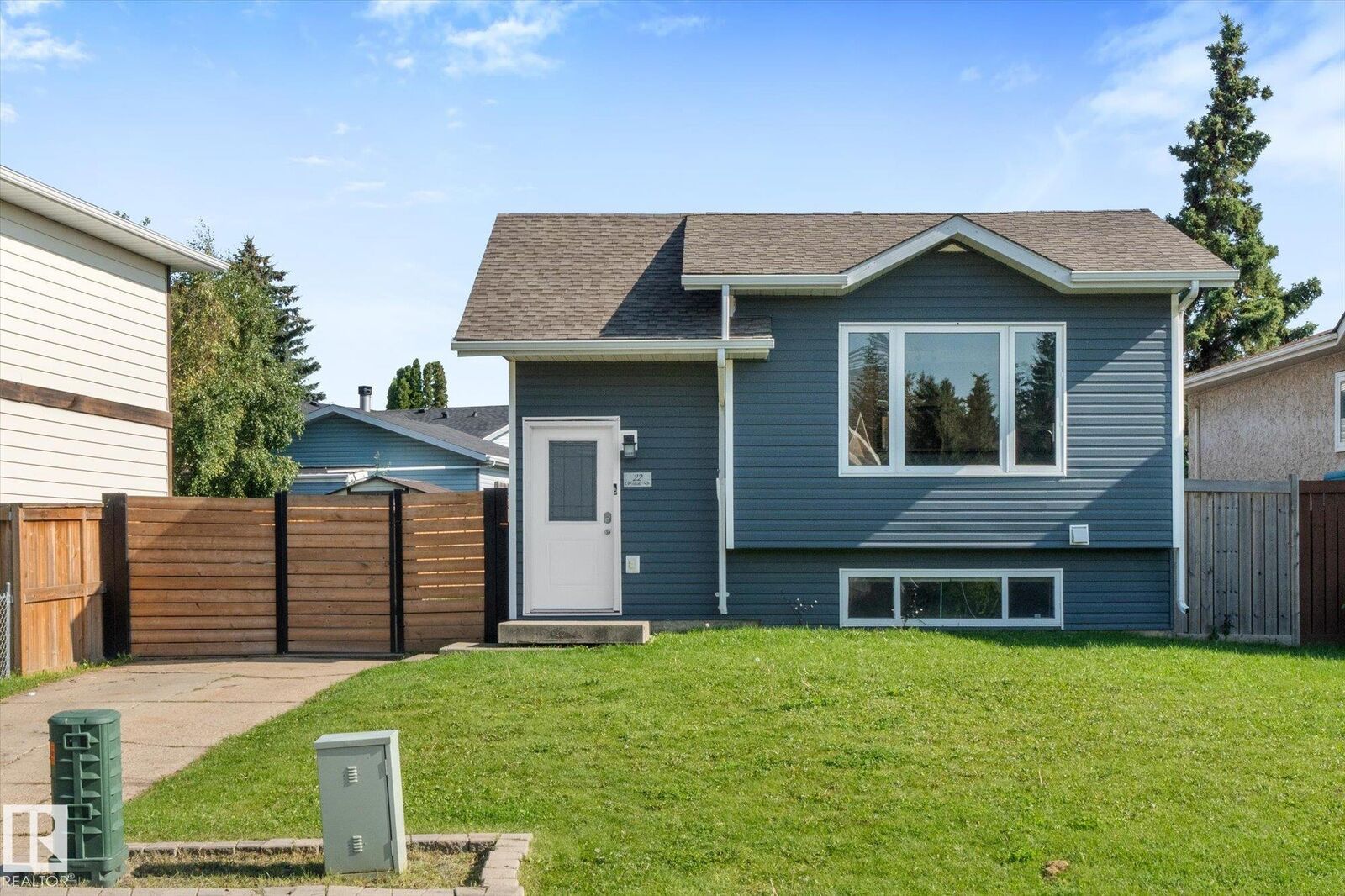 Property Photo:  22 Westlake Drive  AB T7X 1S5 