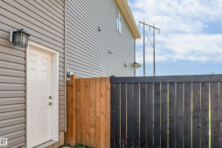 Property Photo: 2639 17 Avenue NW AB T6T 2G6