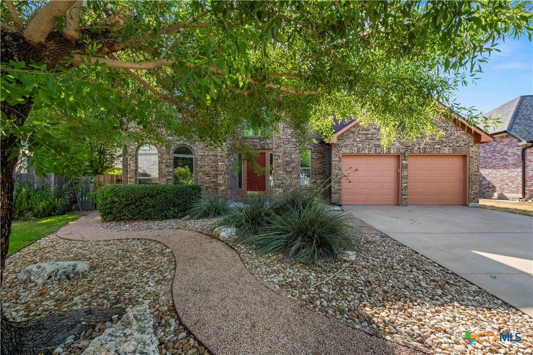 Property Photo: 1203 Bobwhite Court TX 78681