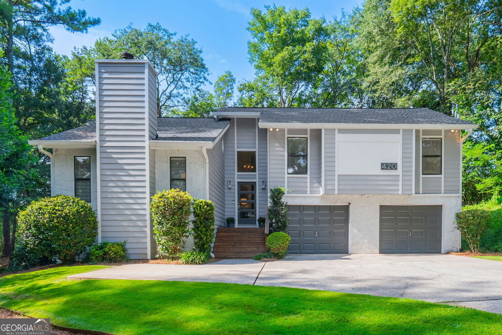 Property Photo: 420 Stonebridge Drive GA 30075
