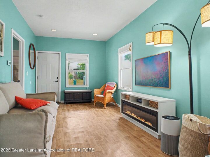 Property Photo:  1923 Sunnyside Avenue  MI 48910 