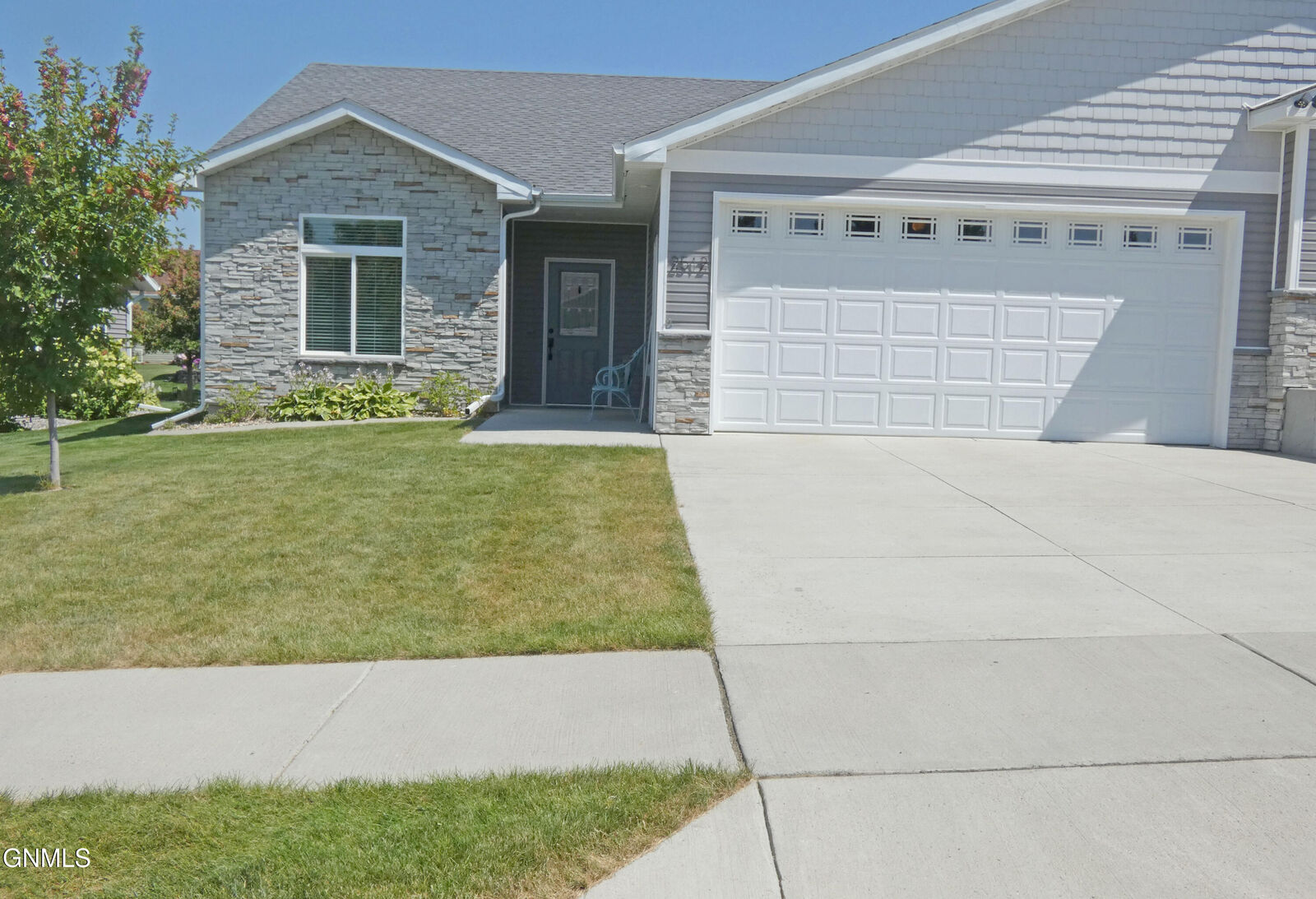 Property Photo:  2512 7th Avenue NW  ND 58554 