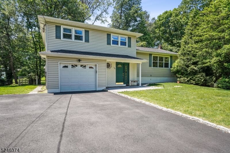 Property Photo:  15 Mansfield Ct  NJ 07039 