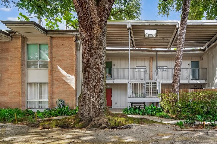 Property Photo:  8211 Katy Freeway 19  TX 77024 