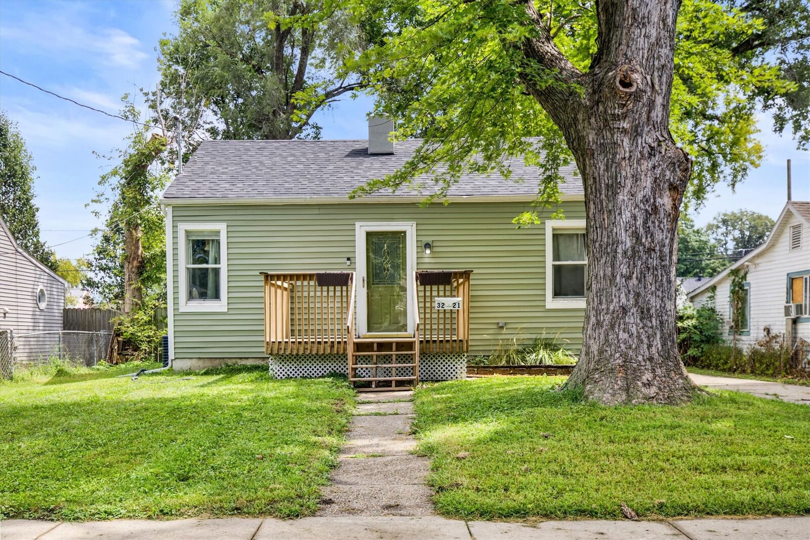 Property Photo: 3221 Amherst Street IA 50313