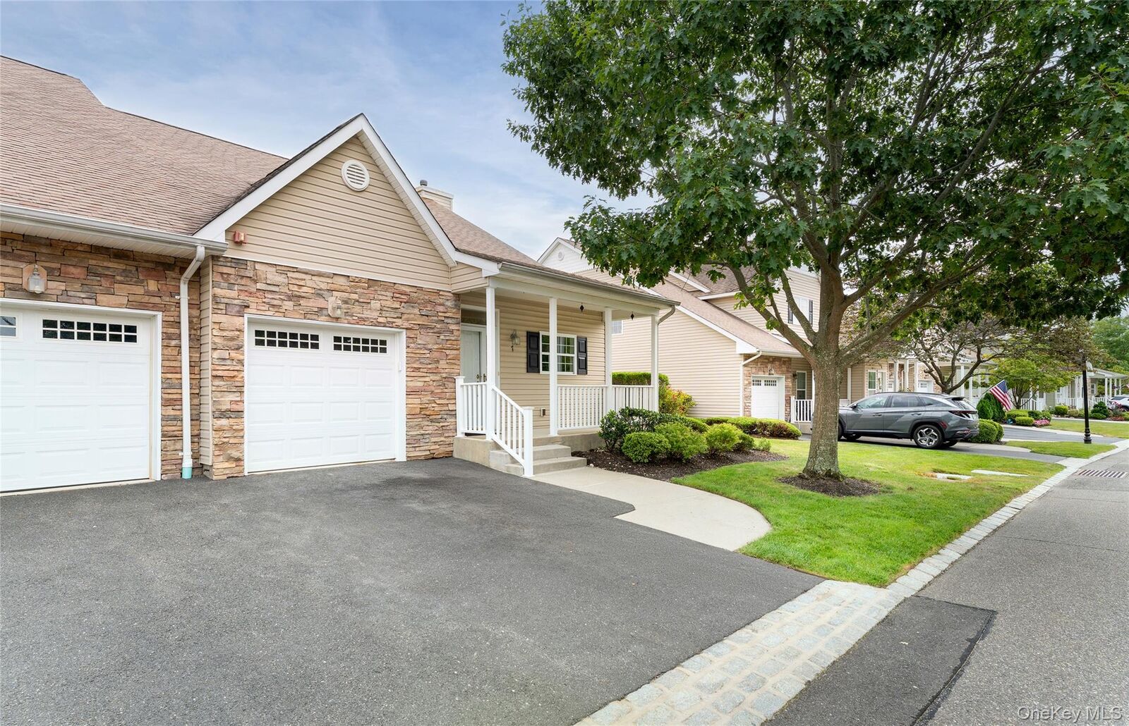 Property Photo:  7 Pond Circle  NY 11766 