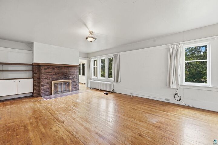 Property Photo:  2114 E 2nd St  MN 55812 